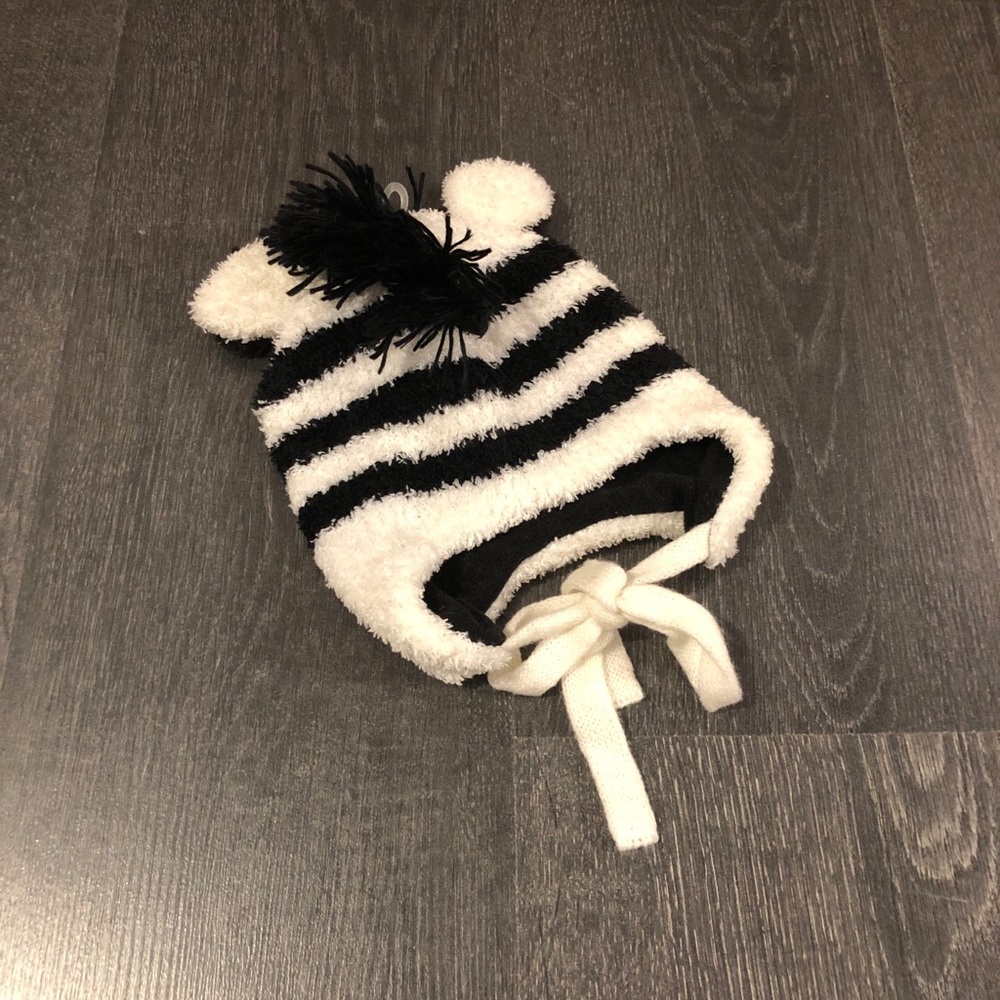 2/12$- Funny zebra baby hat / tuque de zebre pour bebe
